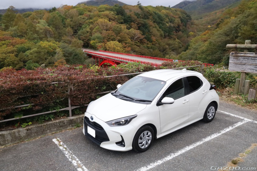 東沢大橋（山梨県北杜市）とヤリス