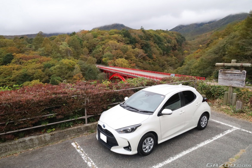 東沢大橋（山梨県北杜市）とヤリス