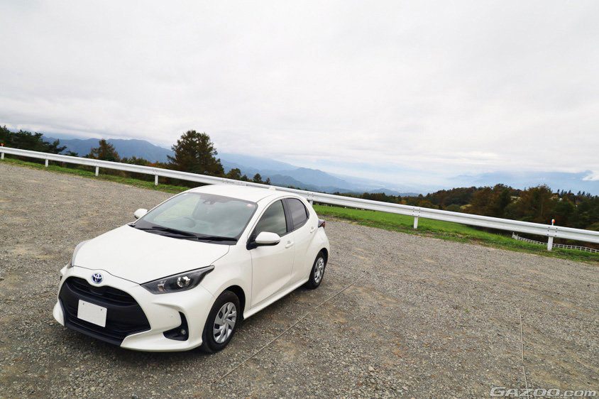 山梨県立まきば公園の大駐車場からの風景