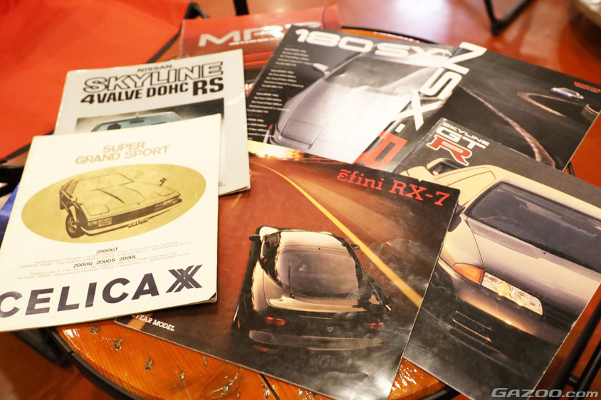 Garage Cafe en(ガレージカフェ エン)にある貴重な当時物のカタログ