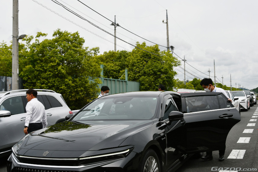 茨城ワクドキクラブが実施した販売店社員向けの次世代自動車乗り比べ体験会