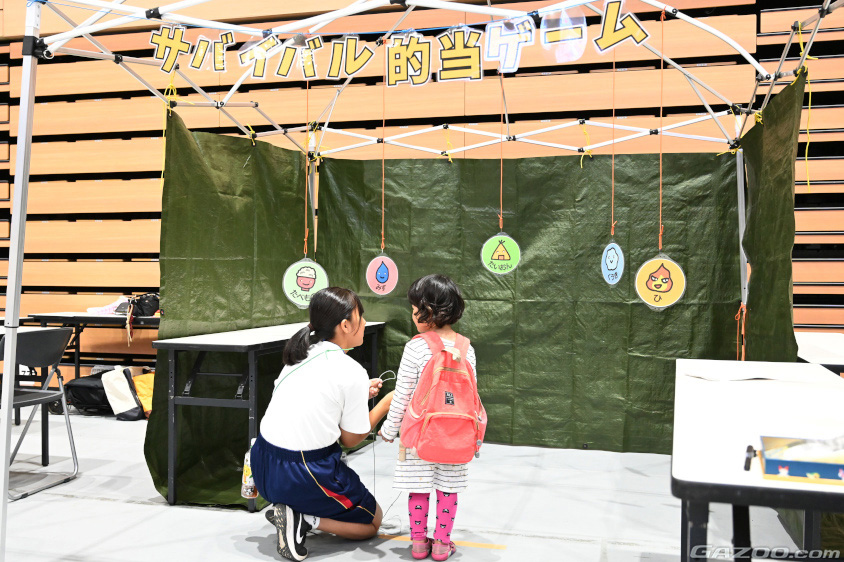 的当てゲームブースの生徒