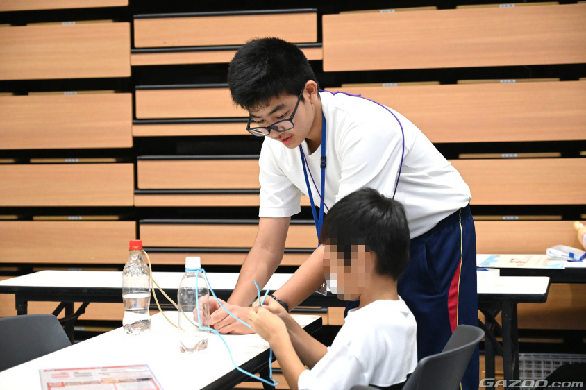 ロープワークブースの生徒