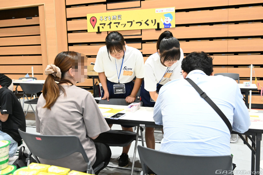 防災マイマップ作りブースの生徒