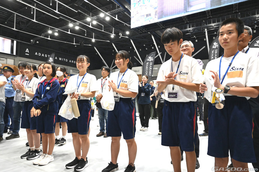 防災ファミリーフェスに参加した生徒たち