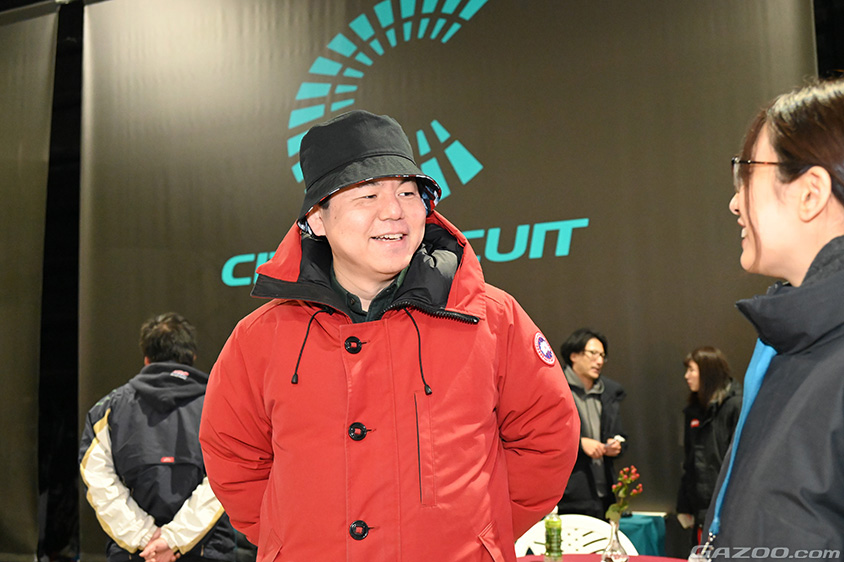 KINTOモータースポーツイベントの中級の男性参加者