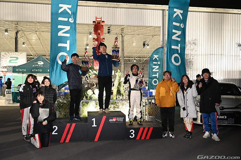 KINTOモータースポーツ体験イベントの記念撮影
