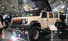 ジムニー5ドアのカスタム車両がフライング!?で展示。エヌズ・ステージブースで要チェック！･･･東京オートサロン2025
