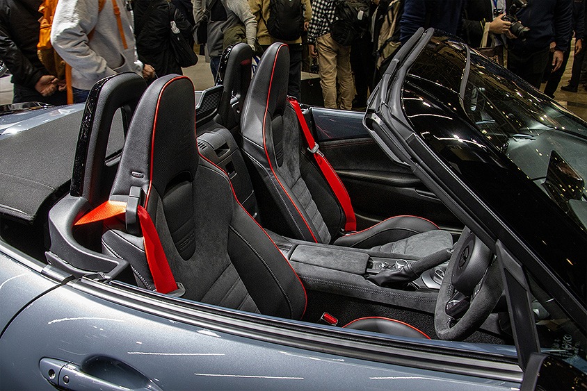 MAZDA SPIRIT RACING ROADSTERの運転席