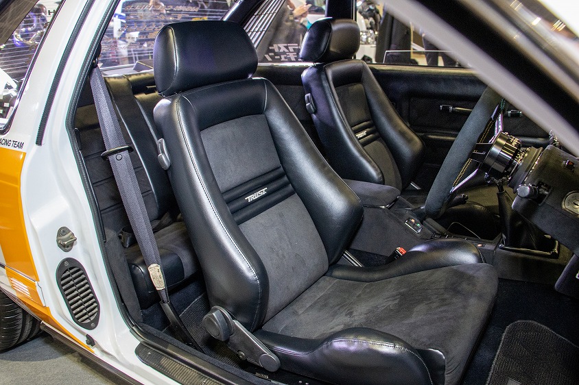 トラストのGreddyソアラのリクライニング式のバケットシート