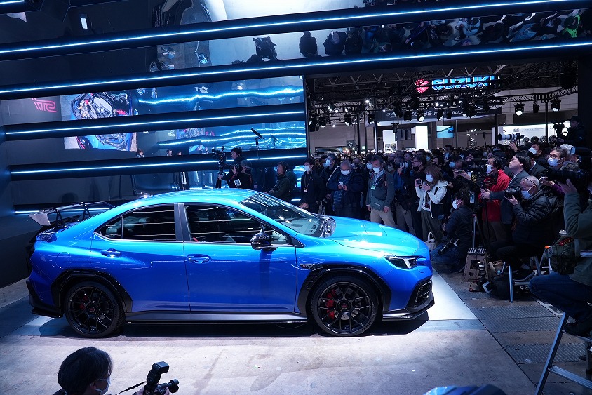 東京オートサロン2025のSUBARUブースでのプレスカンファレンス