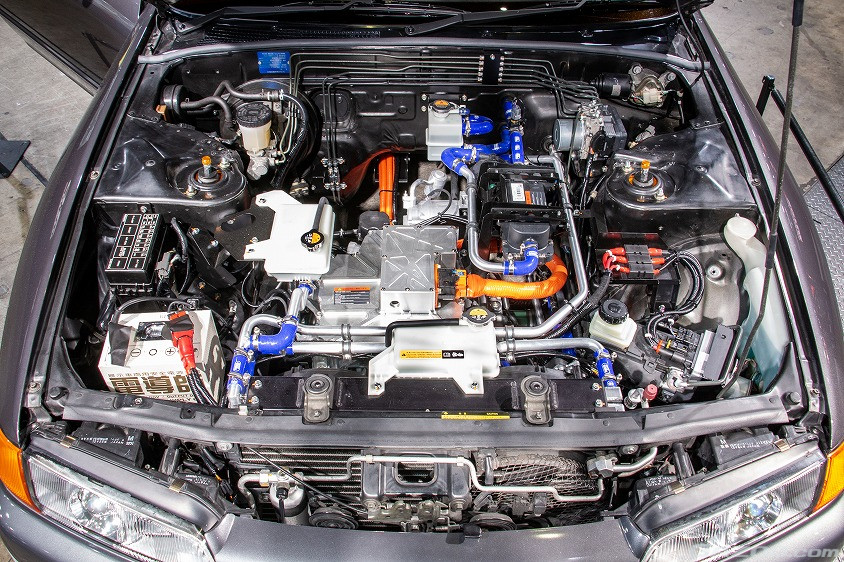 R32EVのエンジンルーム
