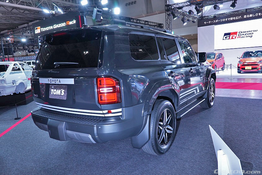 トムスブースに展示されたランドクルーザー250