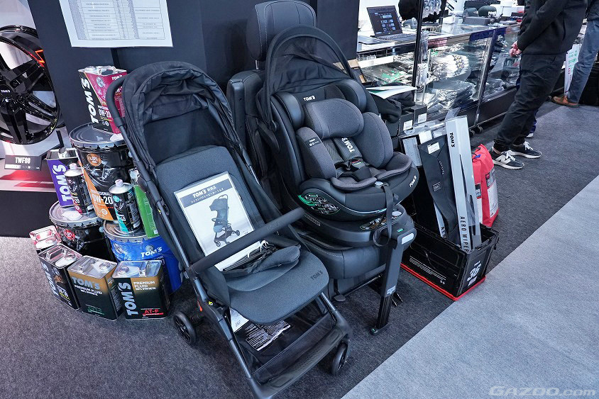 トムスブースに展示されたベビーカー