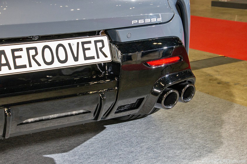 AERO OVER／CROWN SPORTの4本出しマフラー