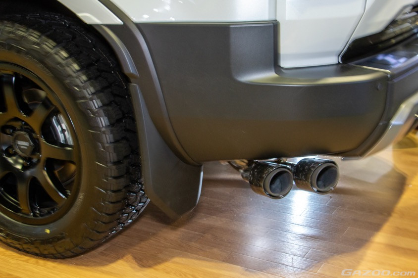 BLITZ/BLITZ LAND CRUSIER 250の左出しマフラー