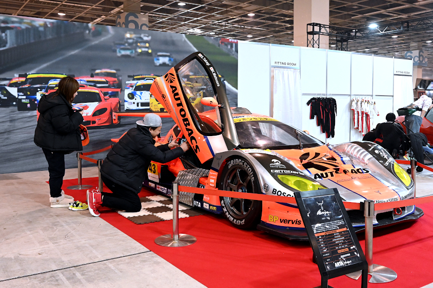 大阪オートメッセ2025 こどもビリティPARKのオートバックスブースのGT300ガライヤ