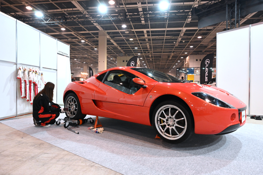 大阪オートメッセ2025 こどもビリティPARKのオートバックスブースではガライヤでタイヤ交換の体験ができる