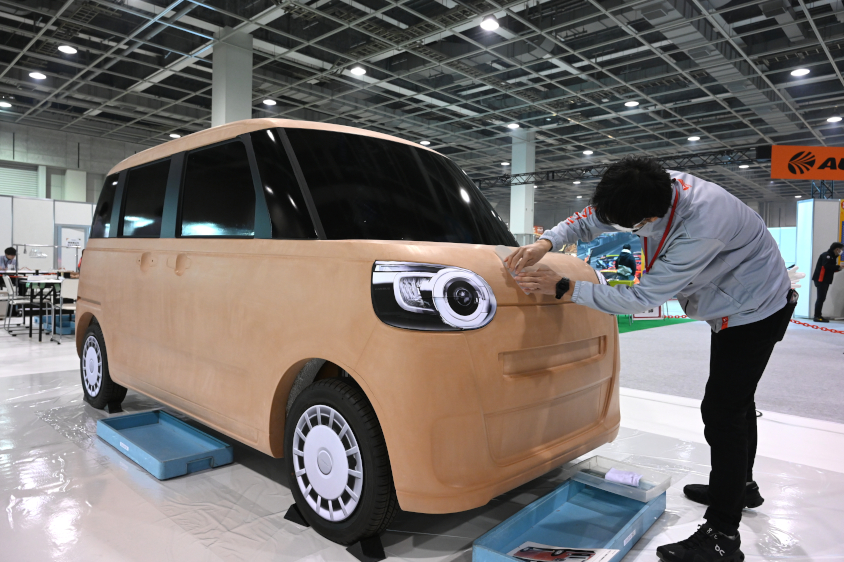 大阪オートメッセ2025 こどもビリティPARKのダイハツブースのムーヴ キャンバスの1/1クレイモデル