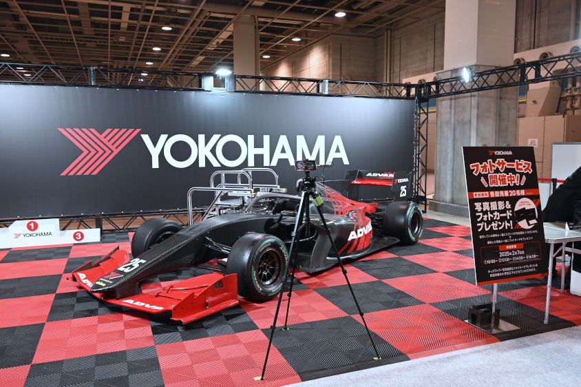 大阪オートメッセ2025 こどもビリティPARKの横浜ゴムブースでスーパーフォーミュラの運転席体験