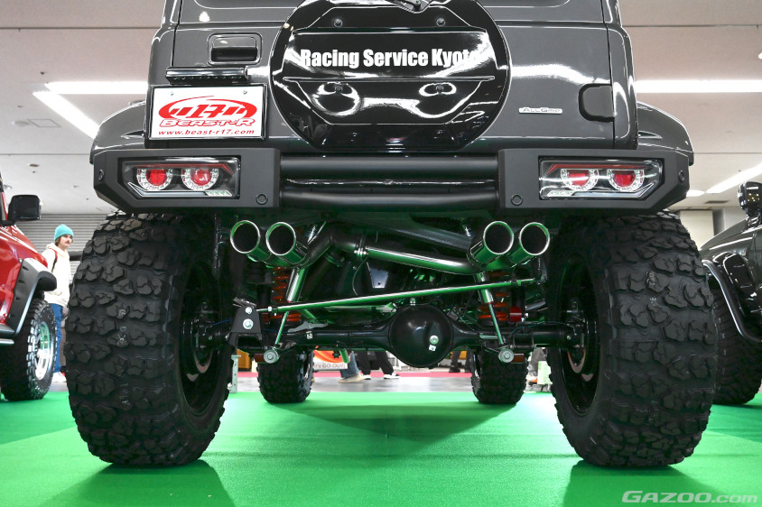 BEAST-R「クラッシュジムニー type FIVE」@大阪オートメッセ2025の6インチアップしたリヤタイヤ周り