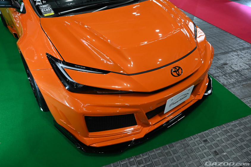 大阪オートメッセ2025に展示されているピアレスの60プリウスのフロント