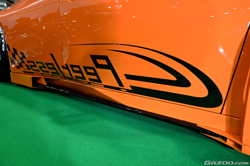 大阪オートメッセ2025に展示されているピアレスの60プリウスのサイドエアロ