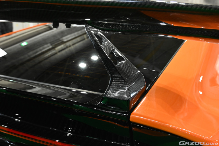 大阪オートメッセ2025に展示されているピアレスの60プリウスのリヤウイングのステー