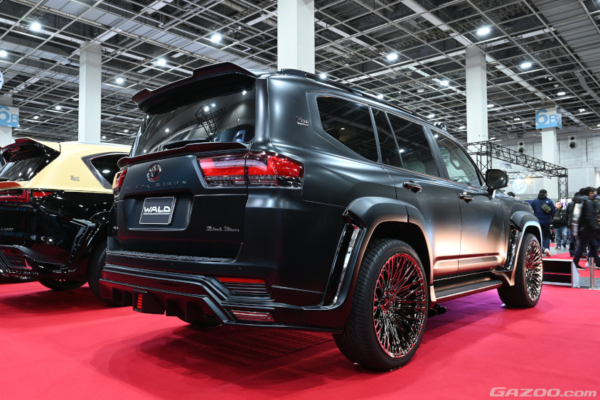 WALD「LAND CRUISER 300　WALD SPORT LINE BLACK BISON EDITION」