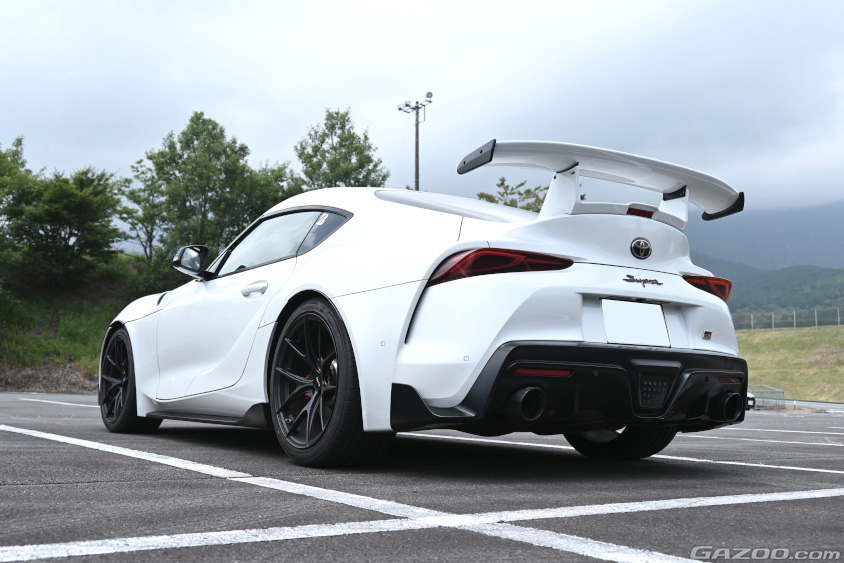 GRスープラ by TOM'S × KINTOの特徴的なリヤウイング