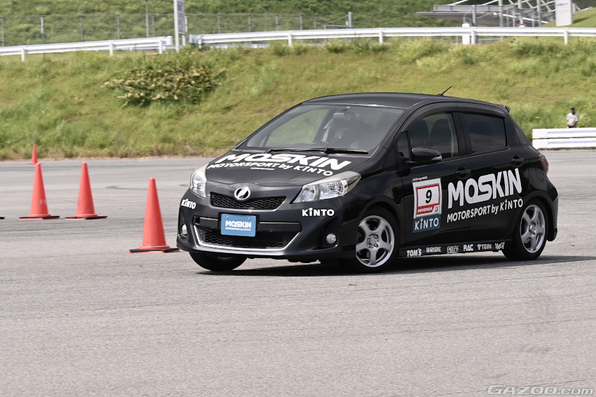 「サーキットレンタル」のヴィッツ