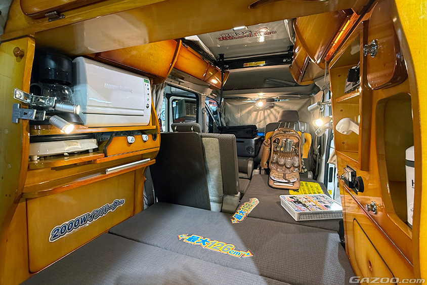 AUTOONE CAMPER_給電くんPOPUPルーフ_内装