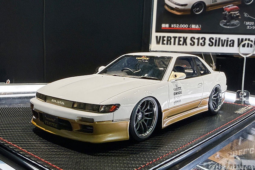 イグニッションモデルが展開するミニカー_VERTEX S13 Silvia White/Gold With Engine