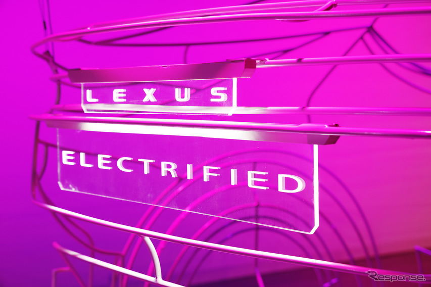 レクサス LF-Z Electrified をモチーフにしたアート作品「ON /」