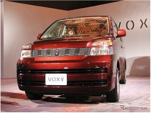 トヨタ・ヴォクシー（2004年マイナーチェンジ）
