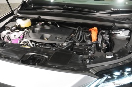 レクサス RX450h＋（PHEV）は、2.5リットルエンジンにモーターを組み合わせる