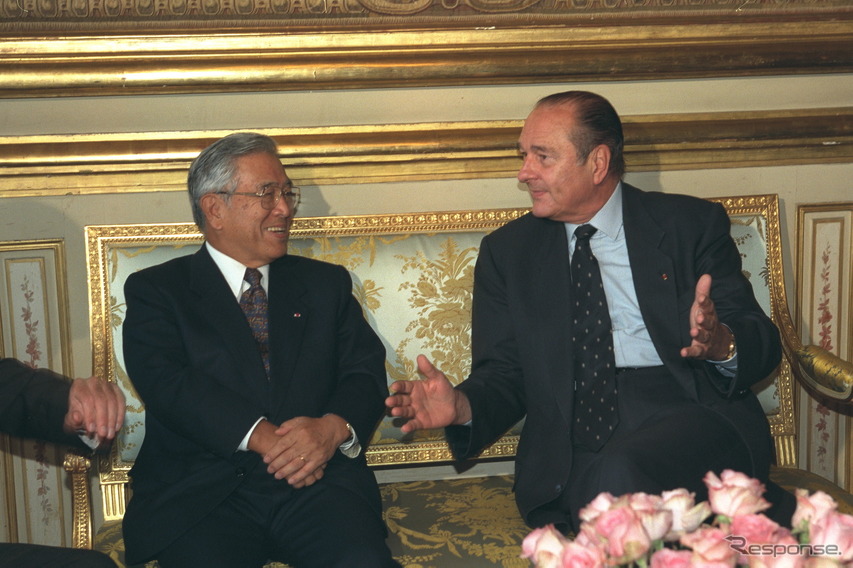 1998年、フランスのシラク大統領と会談する豊田社長