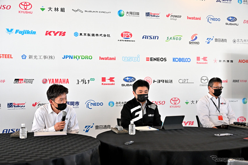 GAZOO Racing Companyプレジデントの高橋智也氏とGR車両開発部　先行開発室長の横田義則氏