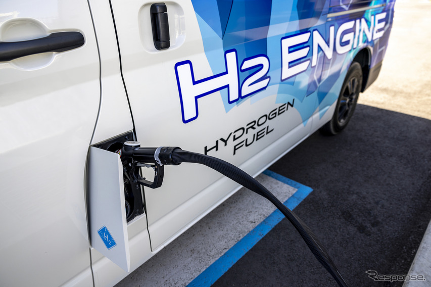 水素エンジン搭載の海外向けトヨタ・ハイエース 新型のプロトタイプ
