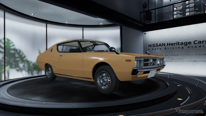 「NISSAN Heritage Cars＆Safe Driving Studio」の入口に置かれたスカイライン2000GTX-E。