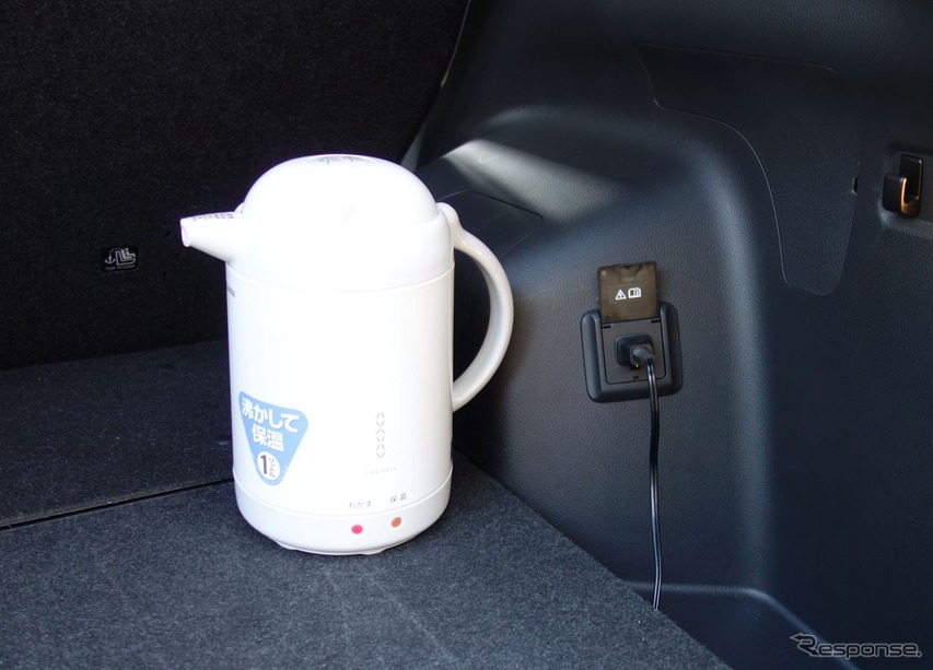 車内外で1500Wまでの湯沸かしポットや簡易電子レンジなどの家電品も使える