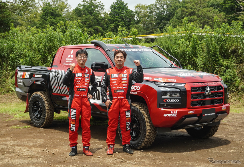 三菱開発部門のテストドライバーである小出一登選手（左）とコドライバー千葉栄二選手（右）