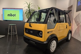 mibotの量産前試作車。2023年1月の東京オートサロンに展示されたモノより完成度がかなり上がっている。