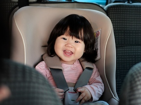 授乳中は外してもok 意外と知らないチャイルドシートのルール トヨタ自動車のクルマ情報サイト Gazoo