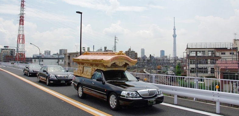 宮型が消滅の危機？ 知られざる現代「霊柩車の世界」（前編） | クルマ