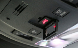 知ってる いざというときに心強い クルマの緊急ボタン トヨタ自動車のクルマ情報サイト Gazoo