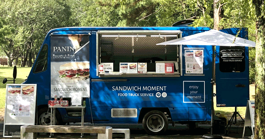 トヨタ「クイックデリバリー」をパニーニのキッチンカーに！「SANDWICH