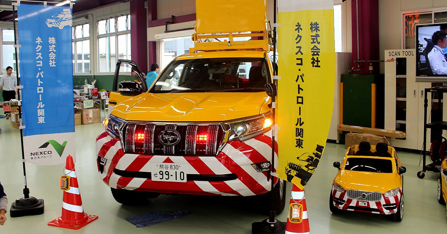 年間走行2,300万km！高速道路を走る「黄色いパトロールカー」の役目と