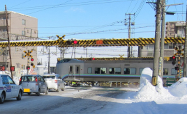 まずは脱出！　命を守る行動を。冬の踏切事故を防ぐために