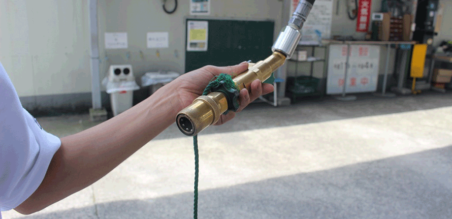 ガソリンスタンドとどう違う？ LPGを補給する「オートガススタンド 